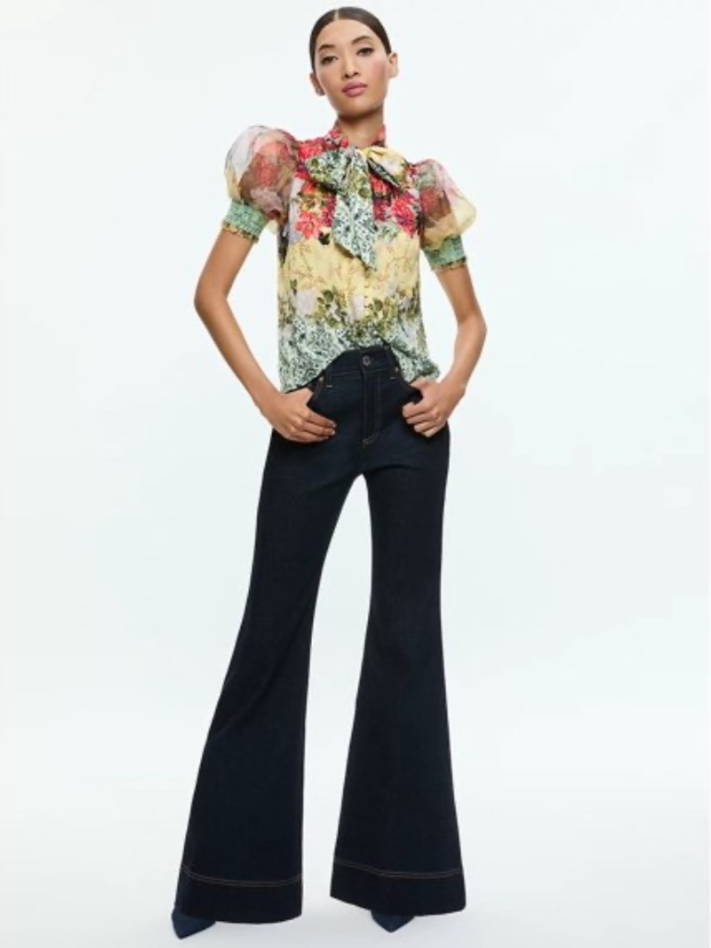 Alice + Olivia High Rise Bell Jean Dark Rinse size 29